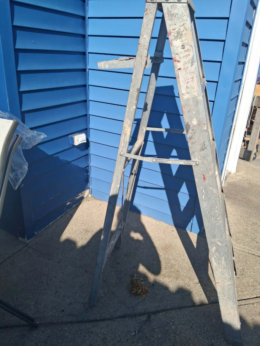6ft Heavy-Duty Aluminum Step Ladder - photo 4