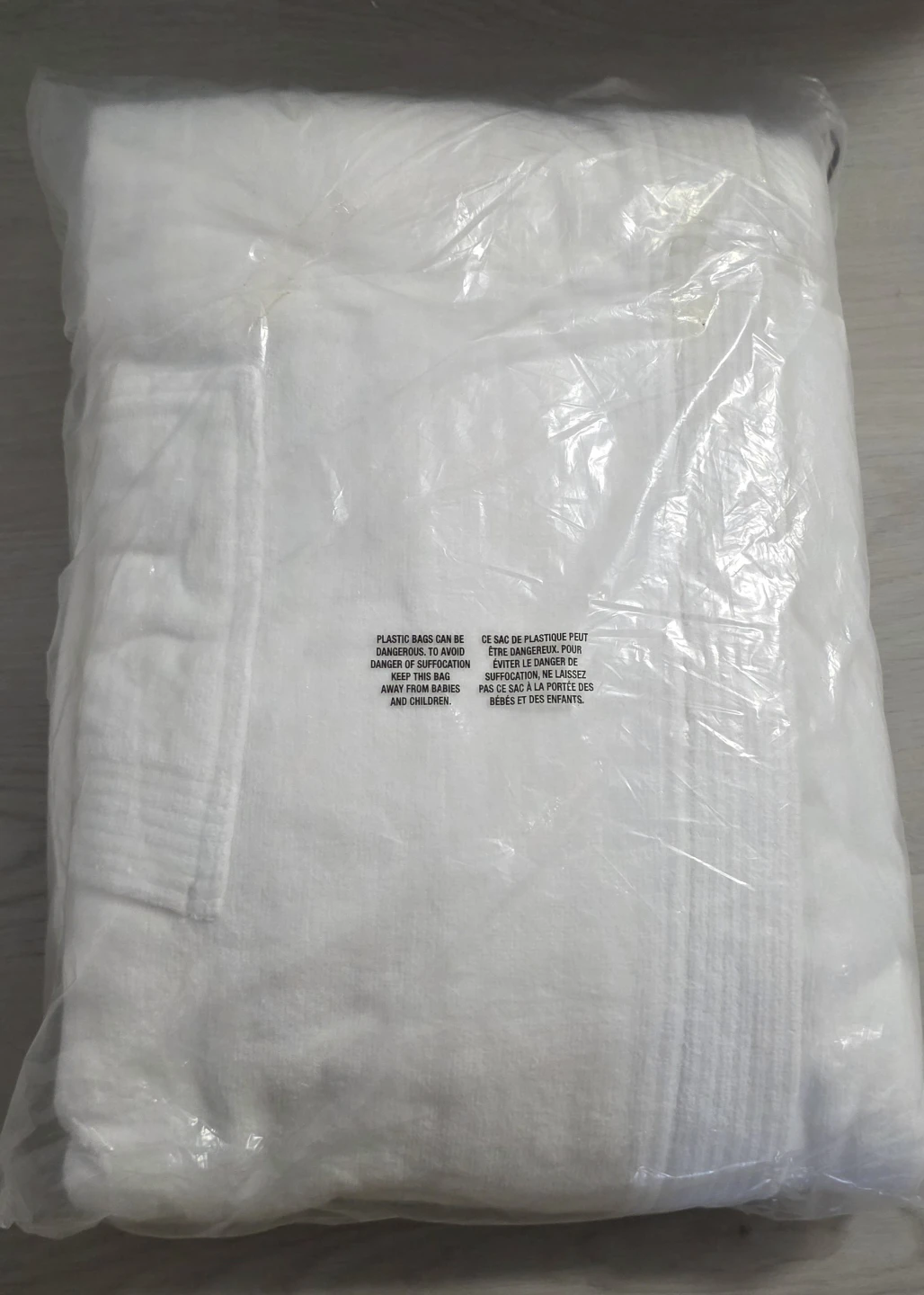 BRAND NEW - Vintage Hotels Fleece Bathrobe - photo 2