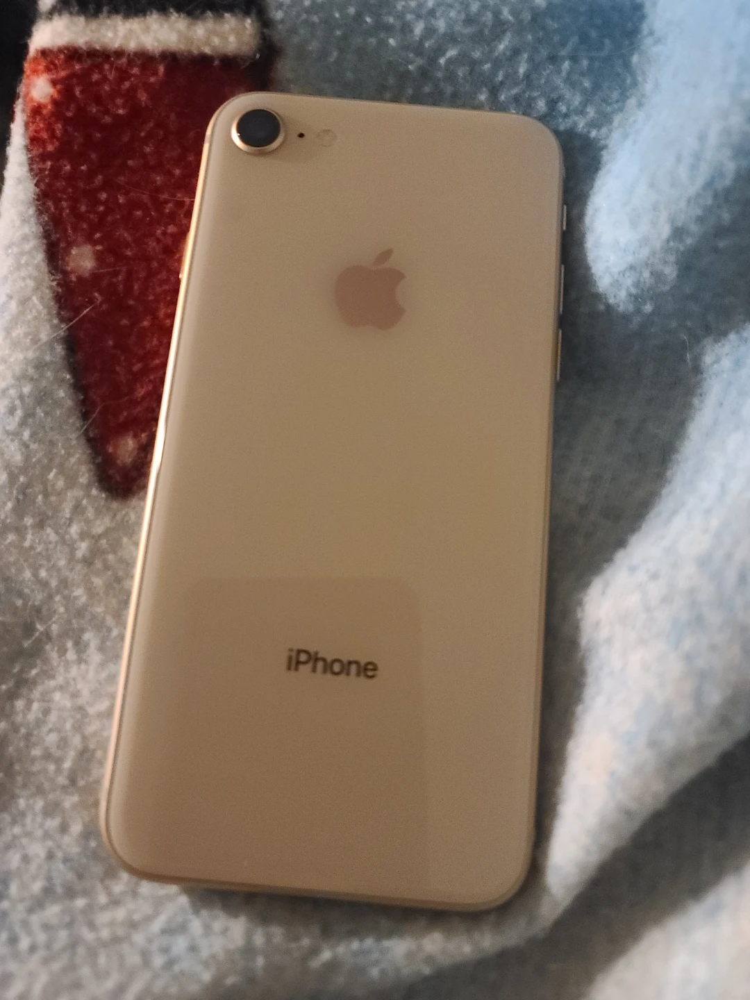 Gold iPhone 8 with or without ihome player (see photos) - photo 2
