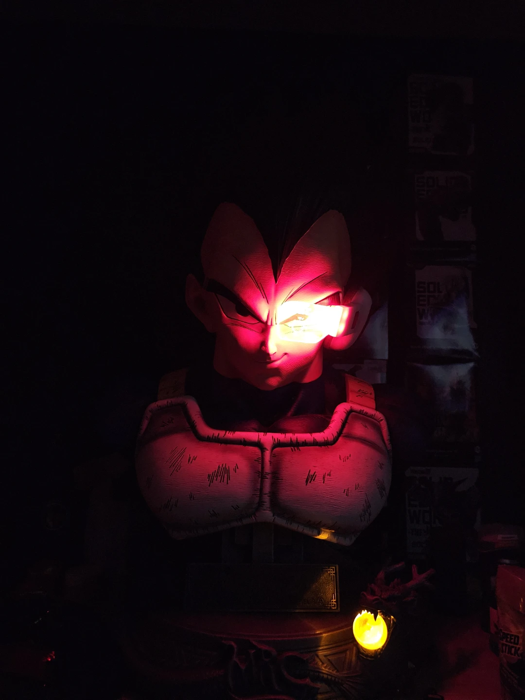 Dragon Ball Z Vegeta Bust with Light-Up Scouter - photo 3