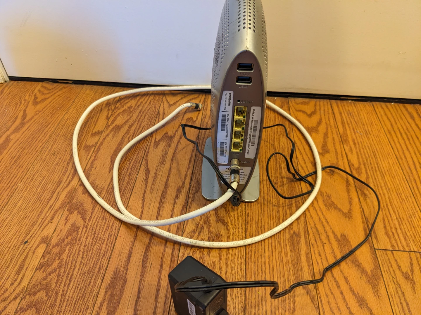 Rogers CGN3AMR Wi-Fi Modem Router - photo 3