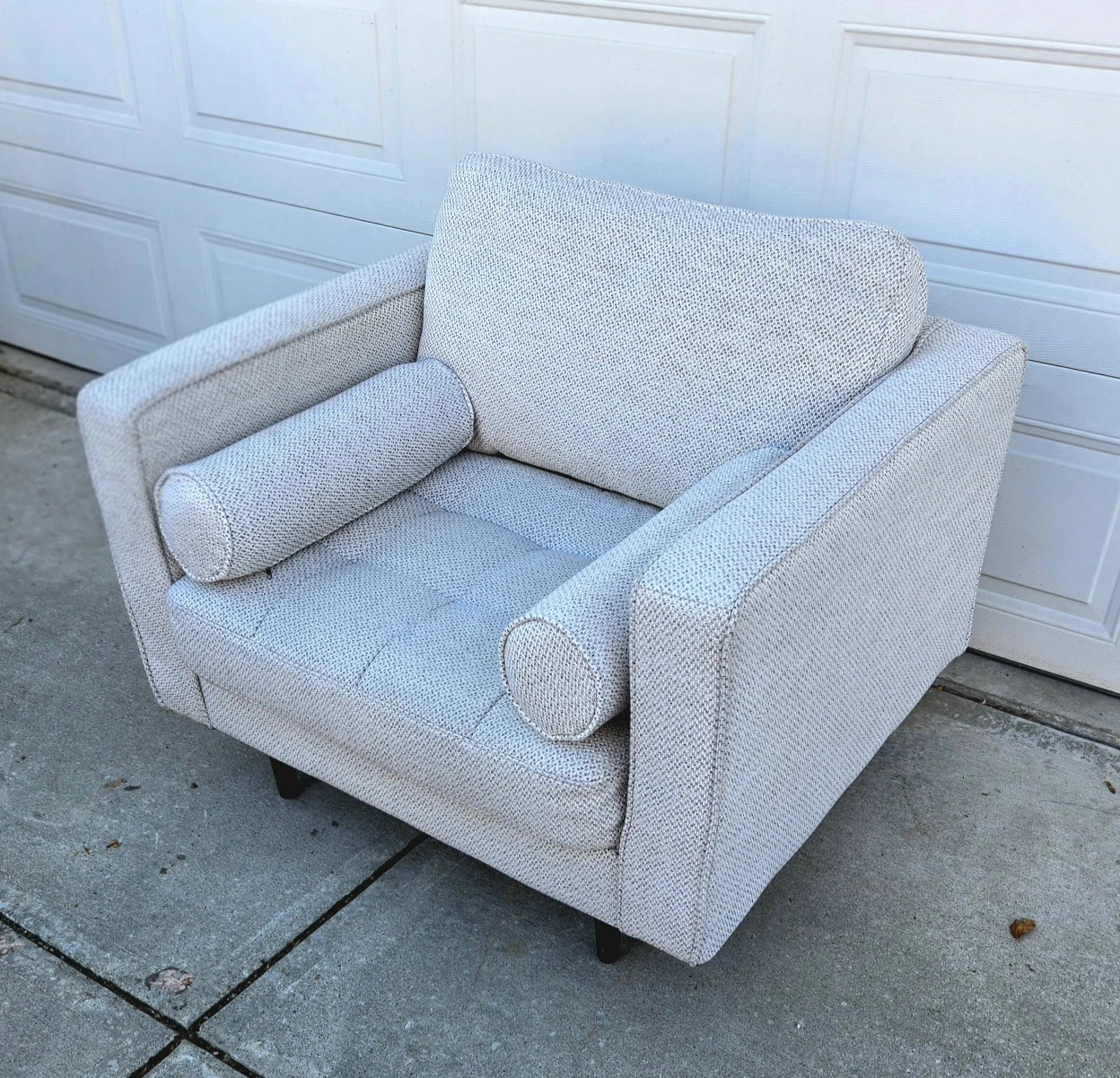 Structube Kinsey Modern Armchair. Like New from Showhome! - photo 4