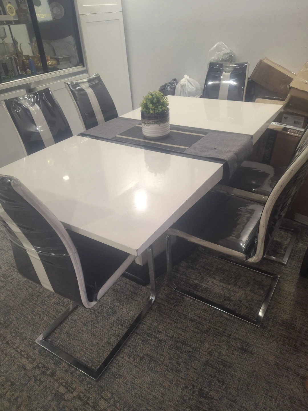 Modern Dining Table and 6 Chairs Set