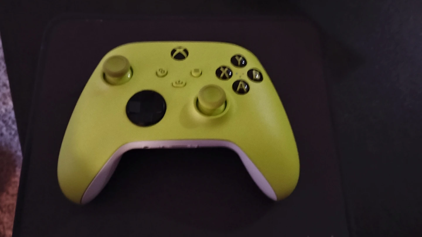 Xbox Wireless Controller - Electric Volt - photo 3