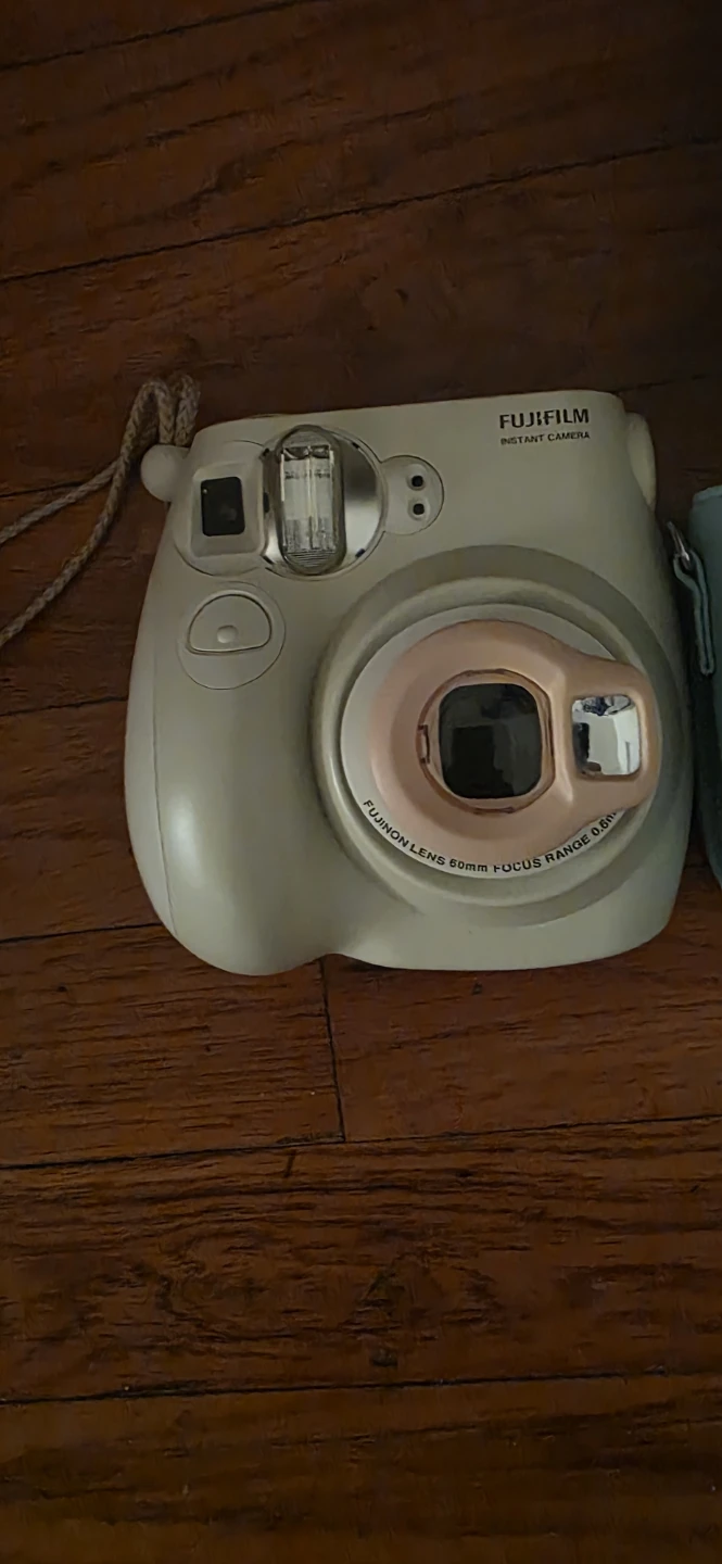 Fujifilm Instax Mini Instant Camera with Carrying Case - photo 2