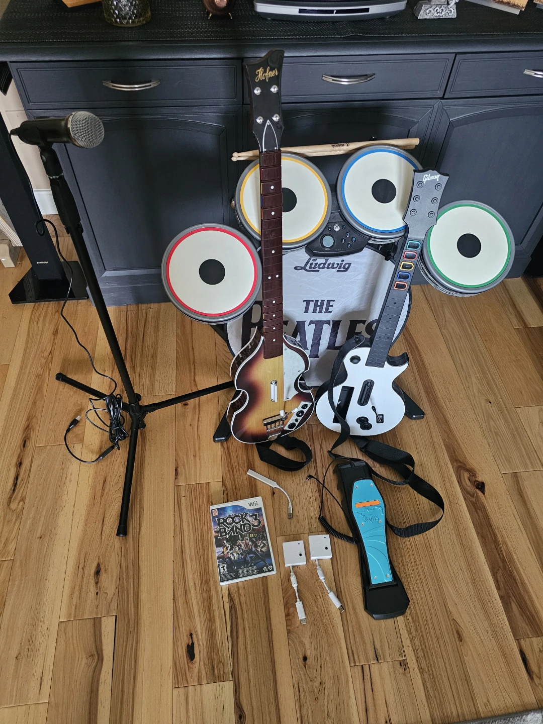 Nintendo Wii Rockband 3 Bundle