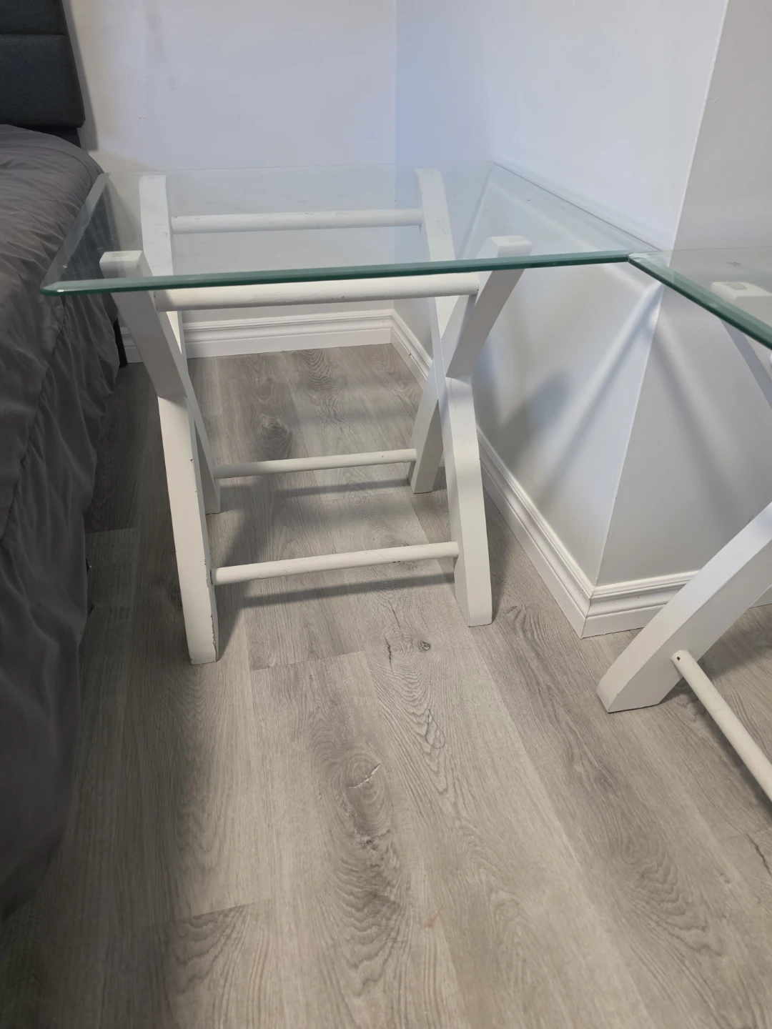 Set of 2 White X-Frame Glass Side Tables - photo 4