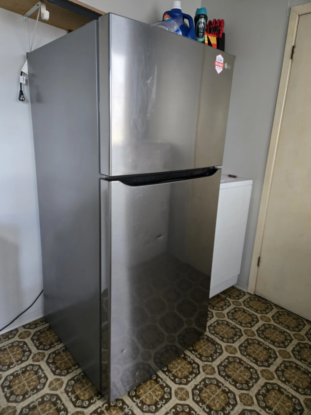 LG Top-Freezer Refrigerator