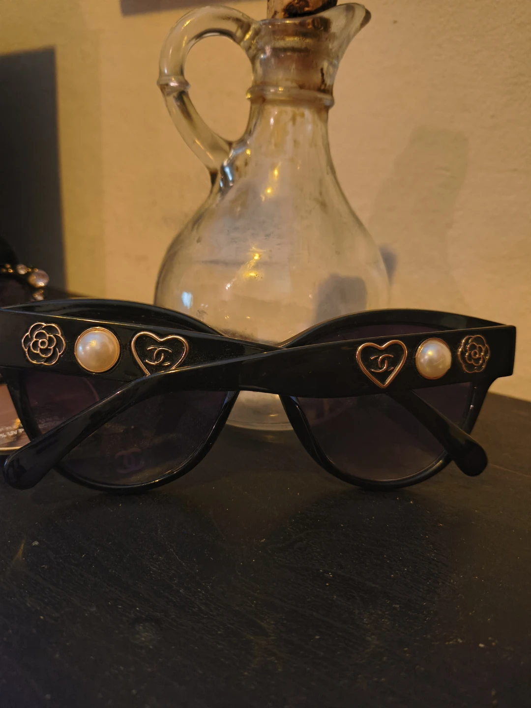 Sunglasses Black with Pearl and Heart Detail - photo 2