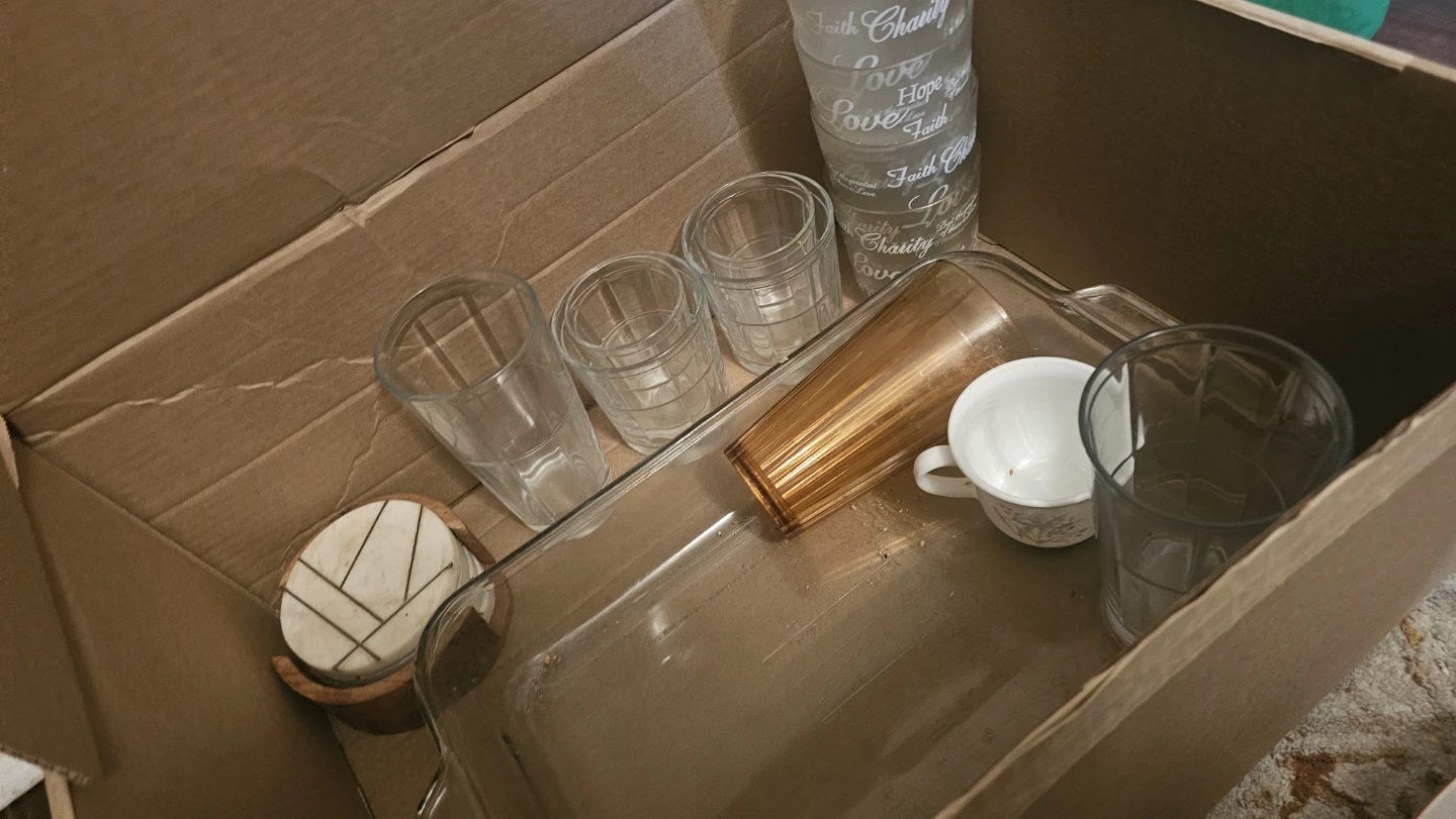 Used glasses, serving bowls, coasters, electric kettle - photo 3