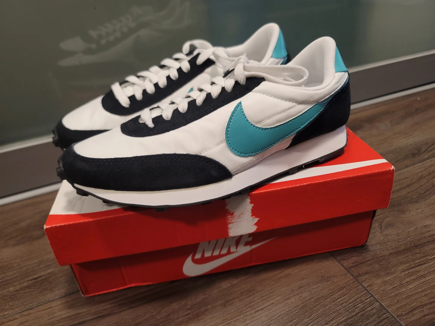 Nike daybreak women new size US 8.5