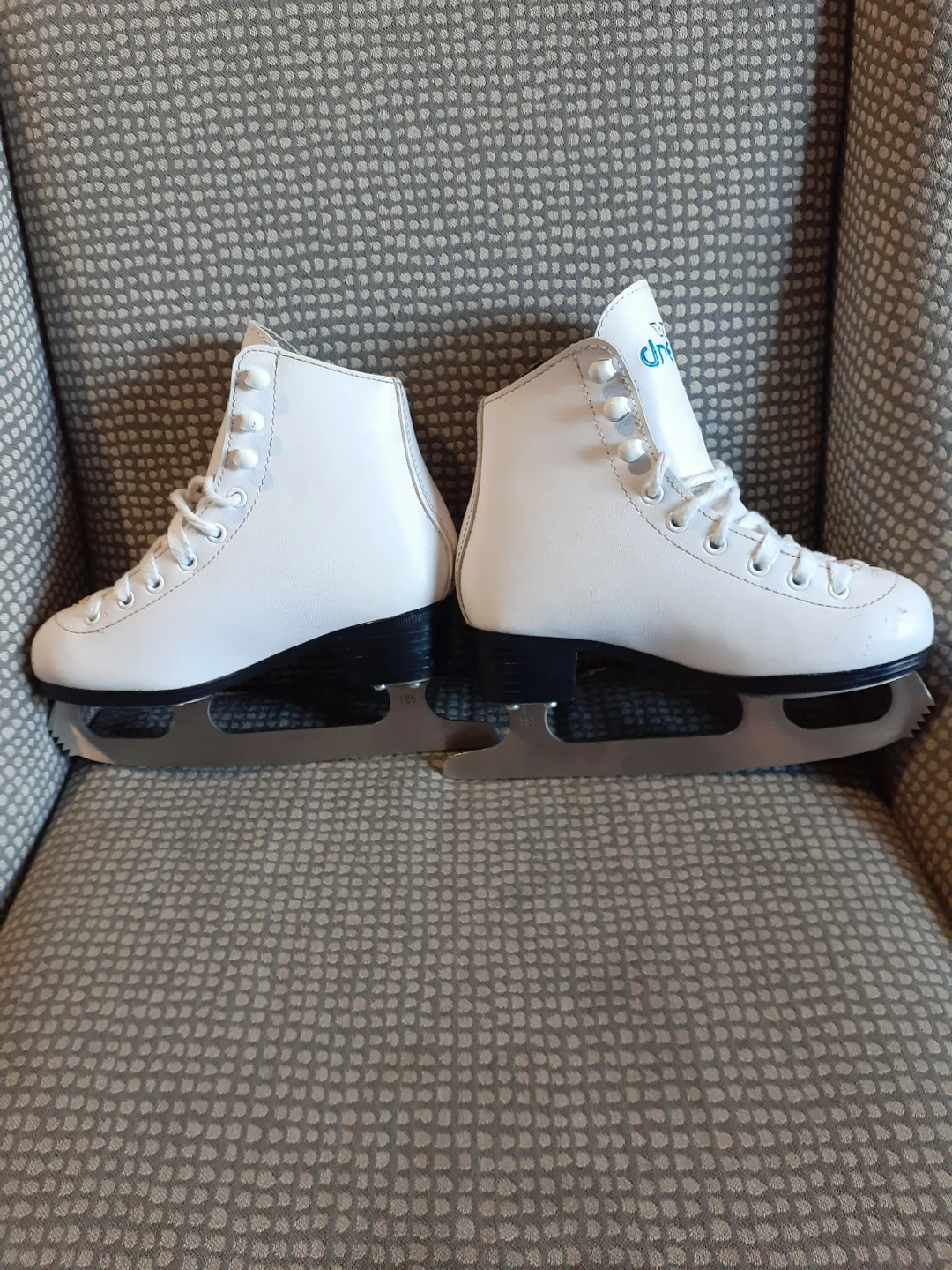 Vic Dream White Figure Skates - Size 12Y - photo 3