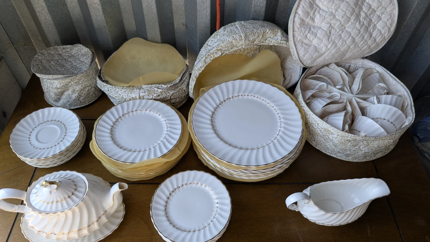 Royal Doulton Adrian (H.4816) 48pcs Dinnerware Set - photo 3
