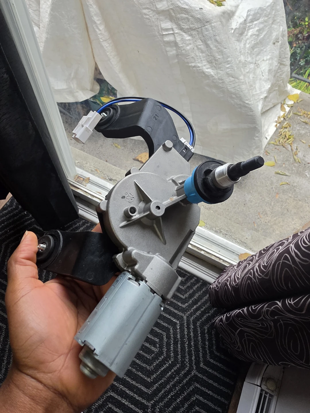 Hyundai Santa Fe - Rear Wiper Motor 2013-3017