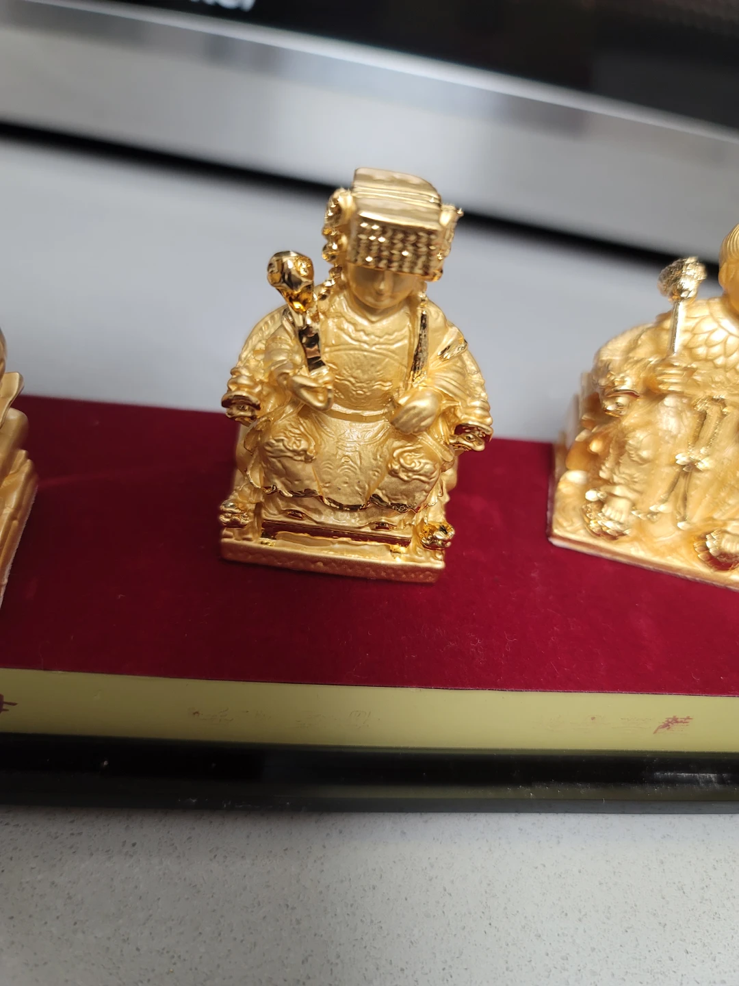 Gold-tone Mazu figurine set - photo 4