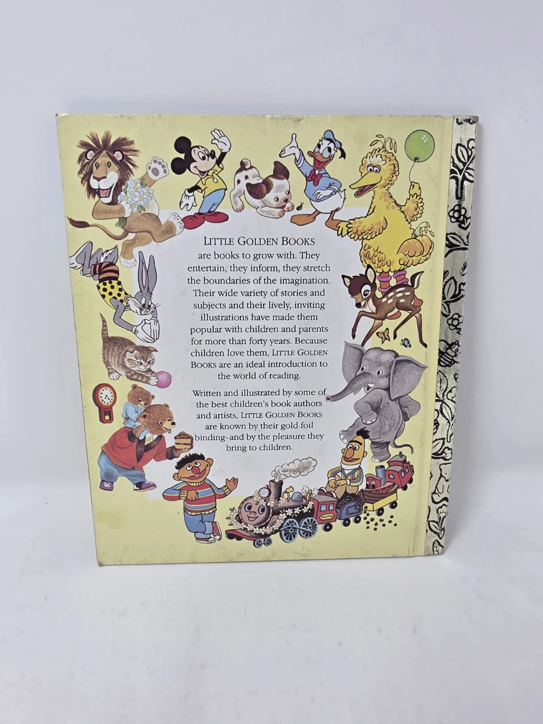 Little Golden Book: Bugs Bunny and the Pink Flamingos - photo 2