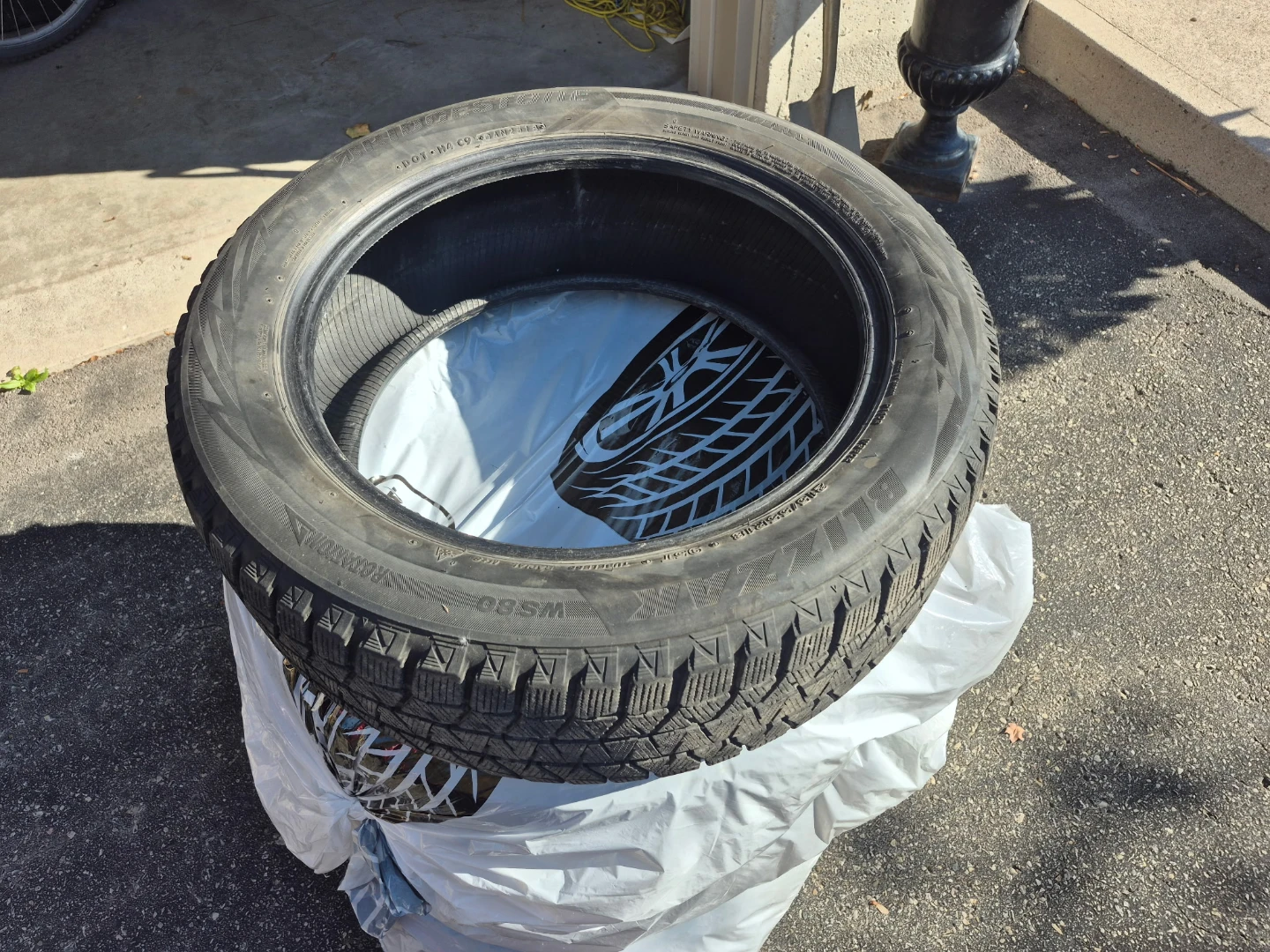4x Bridgestone Blizzak WS80 215/55R18 Tire