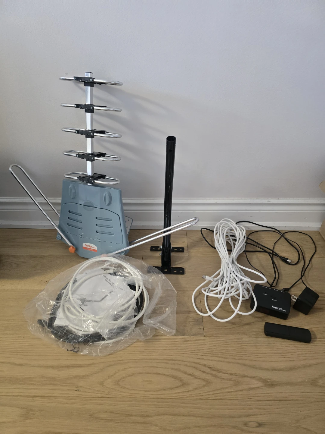 Five Star Outdoor TV Antenna with Accessories