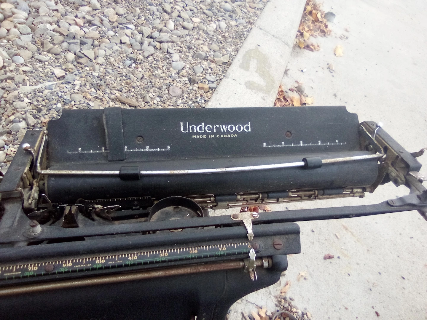 Vintage Underwood Typewriter Made in Canada - photo 3