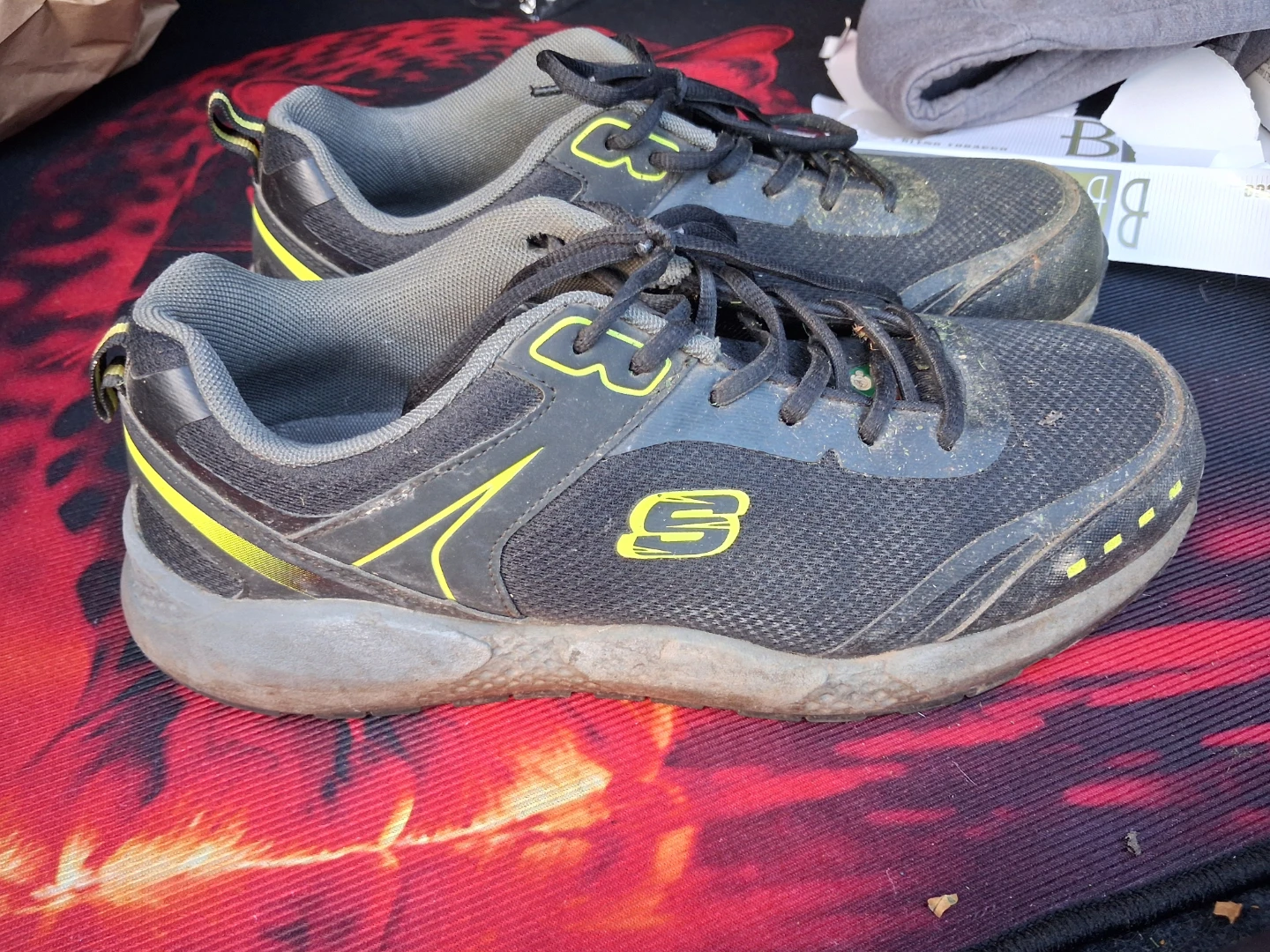 Mens 11 Skechers steel toe Athletic Shoes.