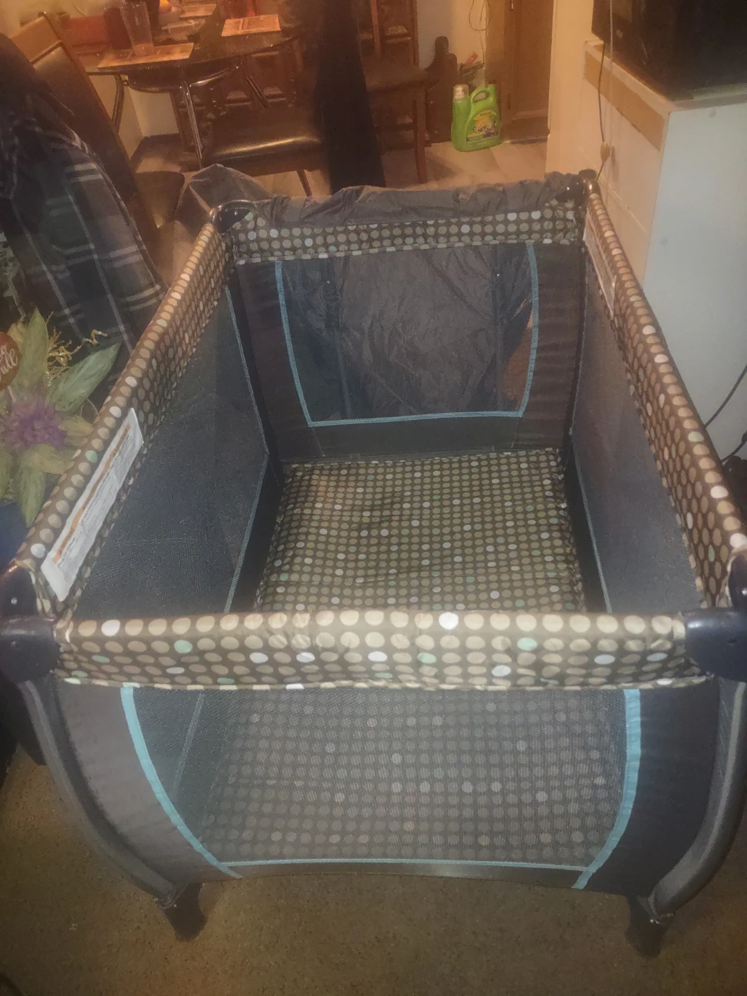 Play pen with built in bassenette