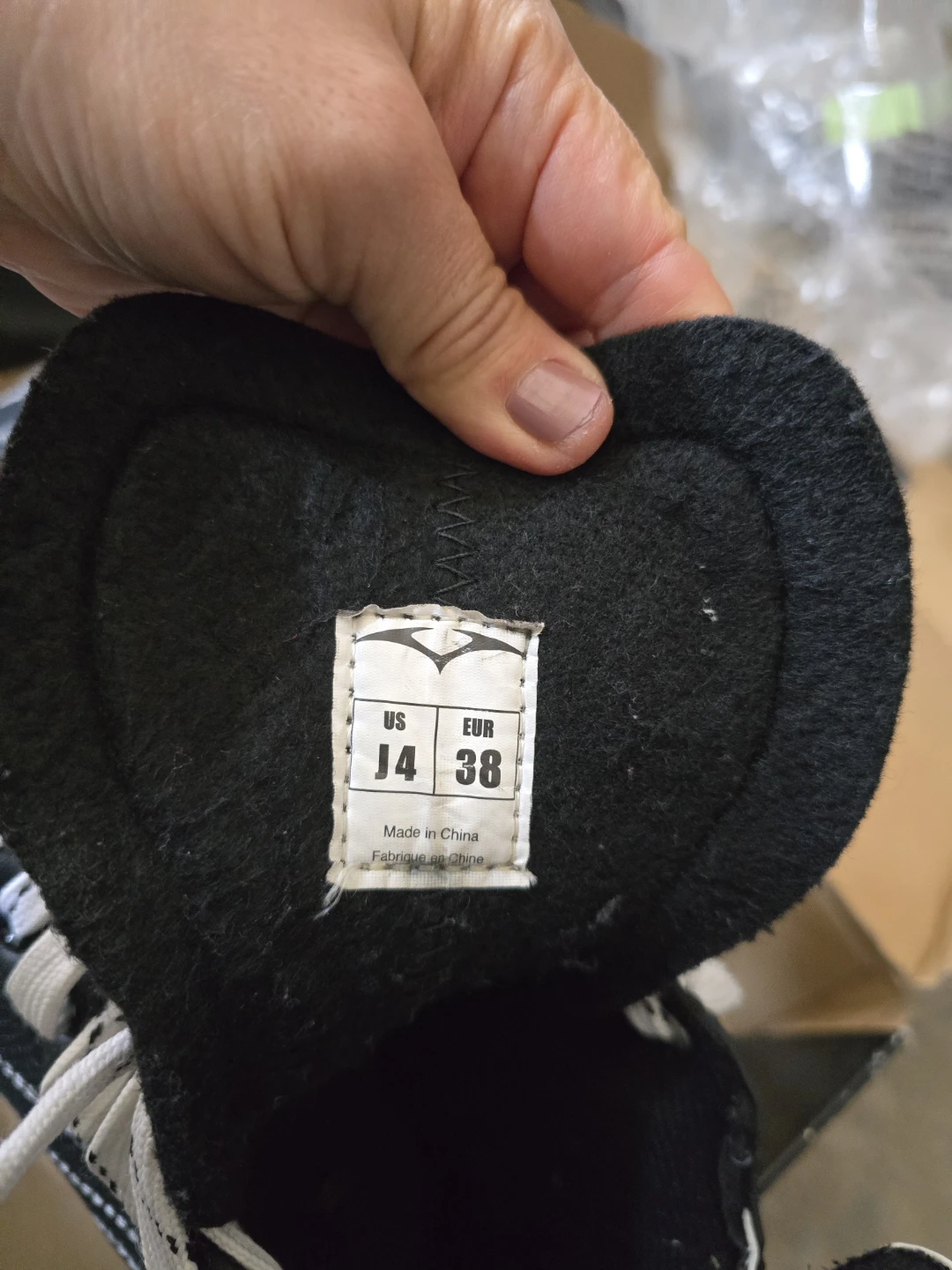 VIC Ice Skates Size J4 - photo 4