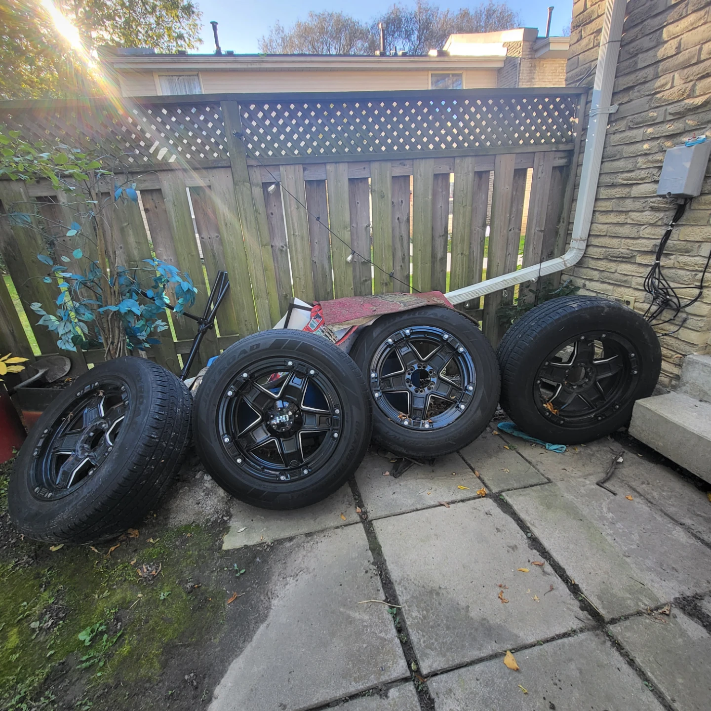 4 HD 275/60R20.gOff-Road Wheels with Tires- Like New