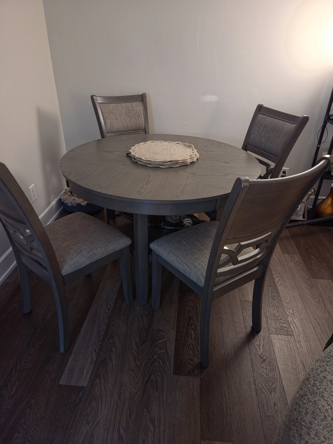 Round dining table and 4 chairs - photo 2