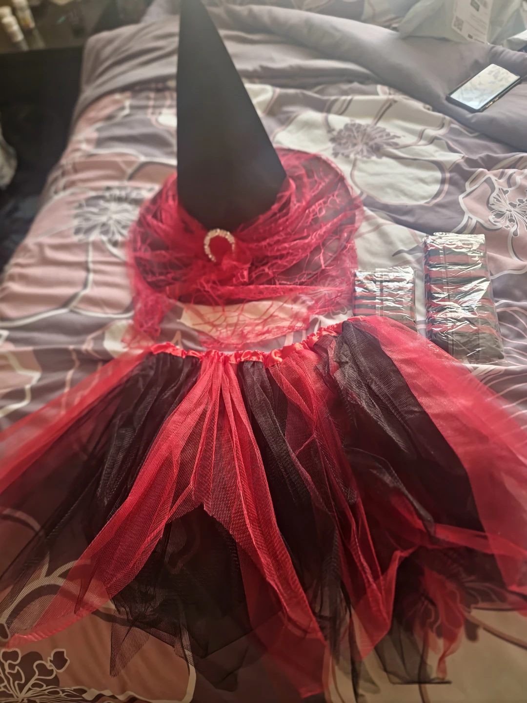 NEW 4Pc Red and Black Witch Halloween Costume  S-M - photo 3