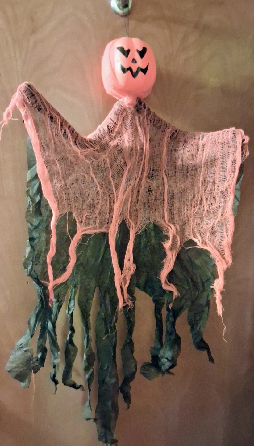 Jack-O-lantern hanging decor