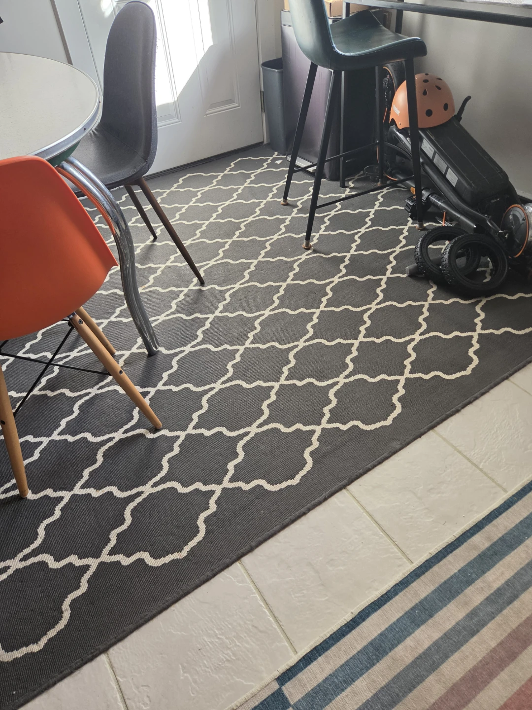 7' x 10' Gray and White Moroccan Pattern outdoor Area Rug
