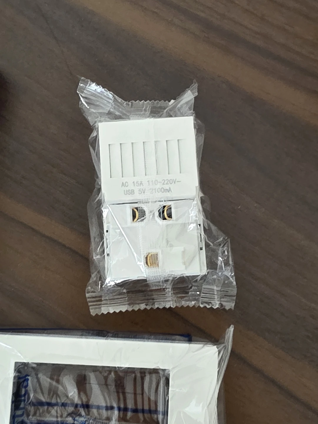 USB Wall Outlet with Charging Ports - photo 3