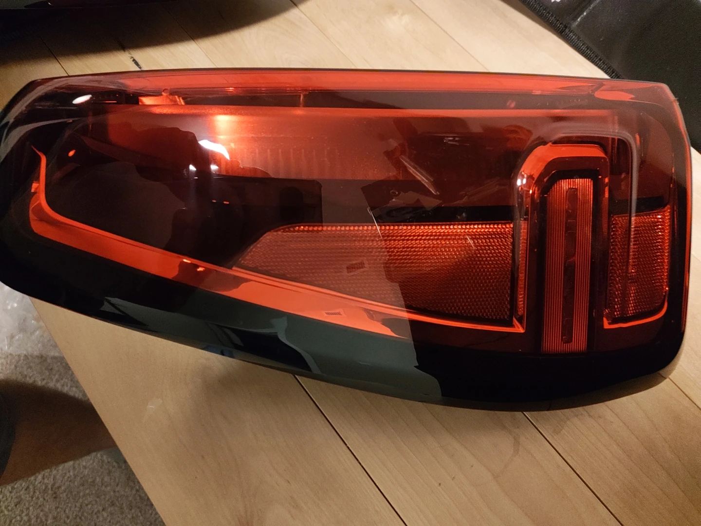 2026 GMC Uplevel RH Tail Lamp - photo 2
