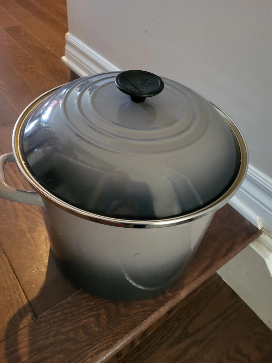 Le Creuset Enamel Stock Pot- Burnt Bottom - photo 2