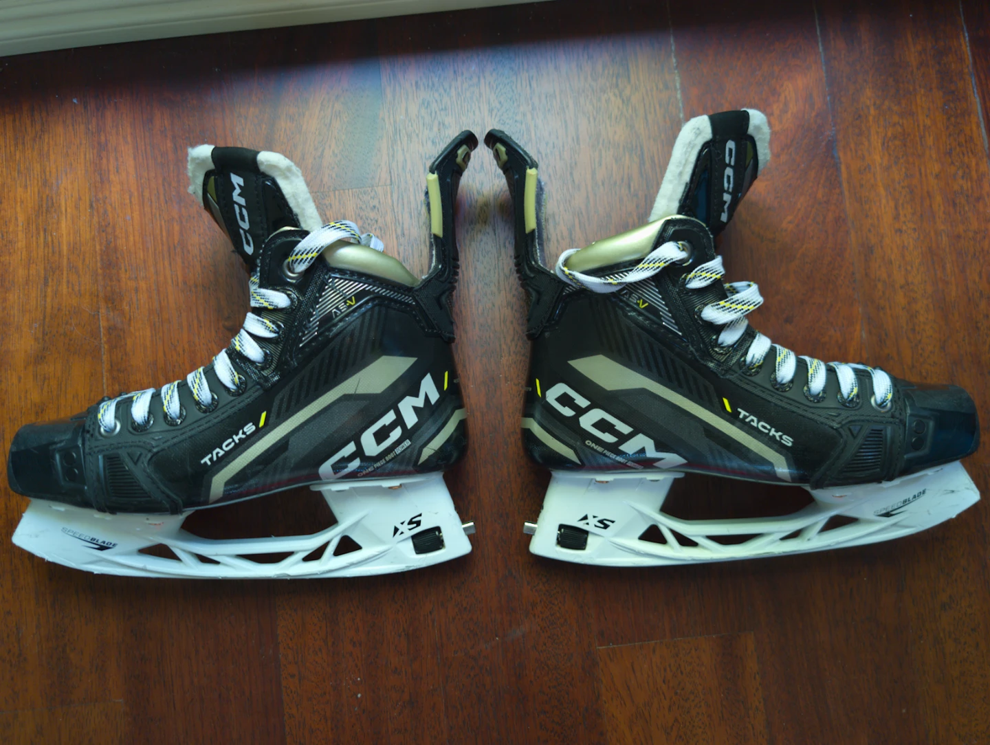 CCM Tacks AS-V Hockey Skates Size 4.5