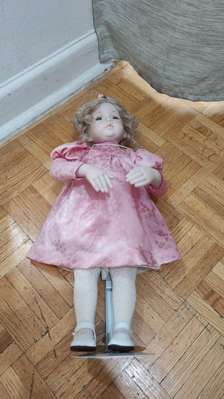 Rock Island Vintage Porcelain Collector Doll 18" - photo 4