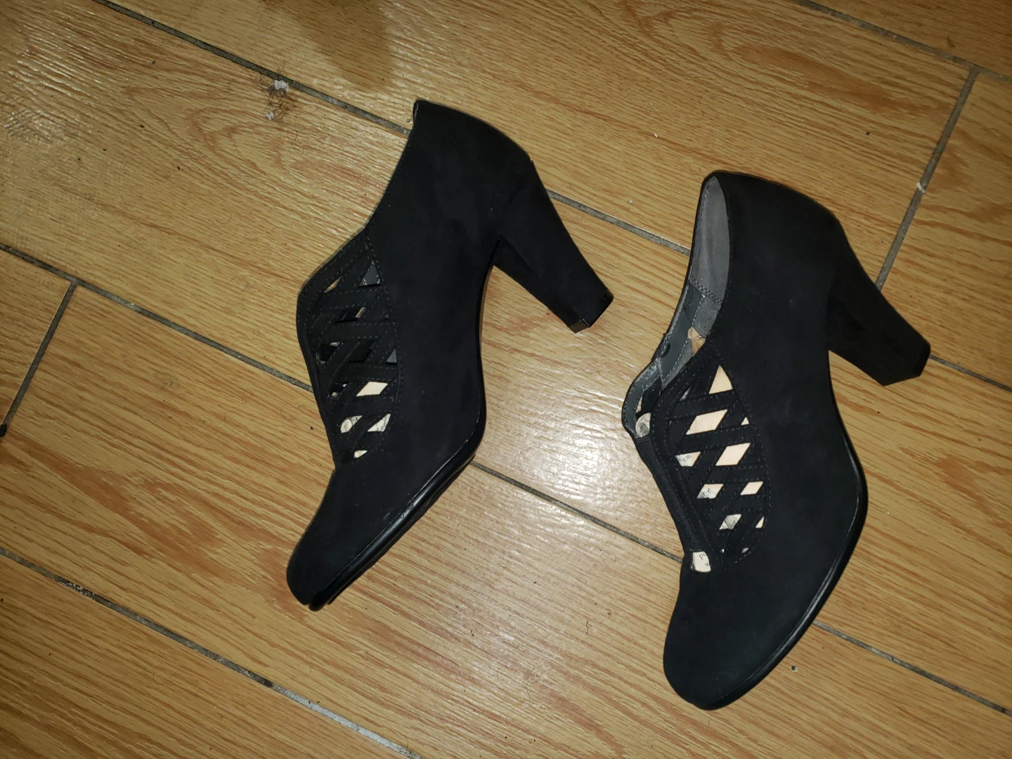 2 Pair low heeled , casual, fun suede and patent leather  shoes - photo 4