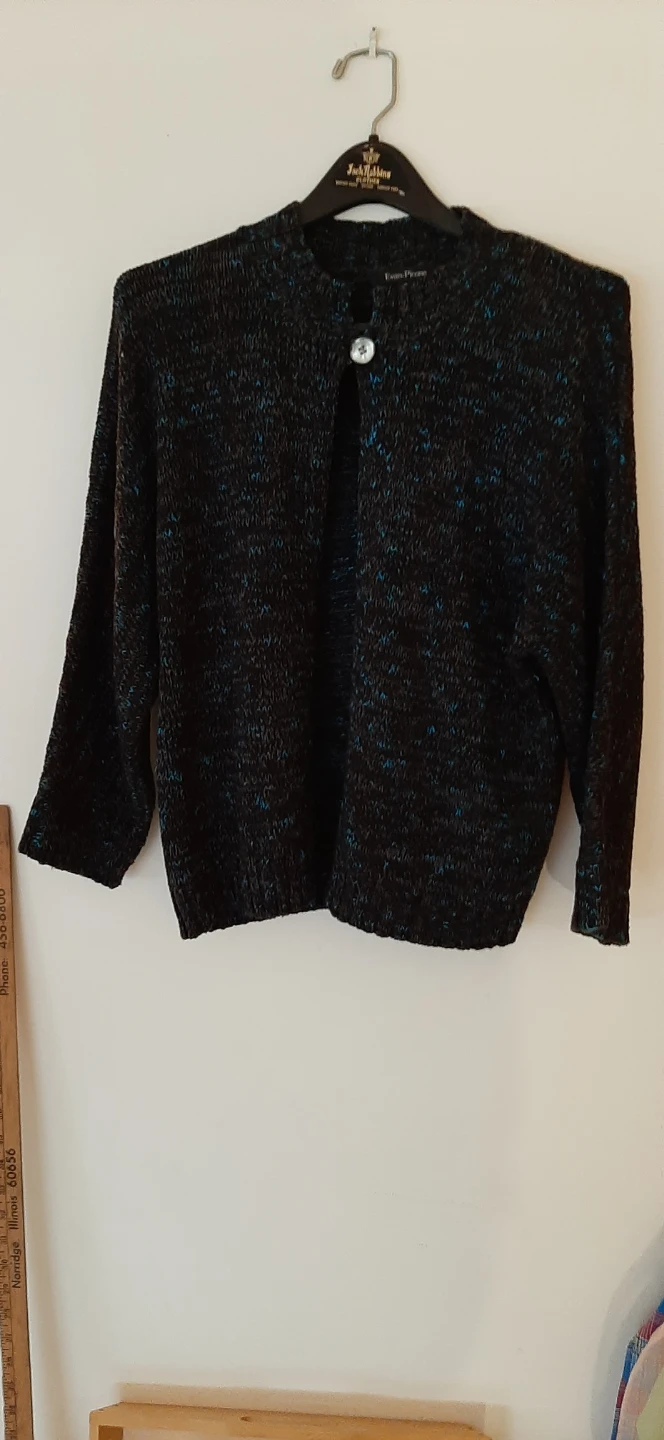 Evan-Picone One button Sweater-Medium
