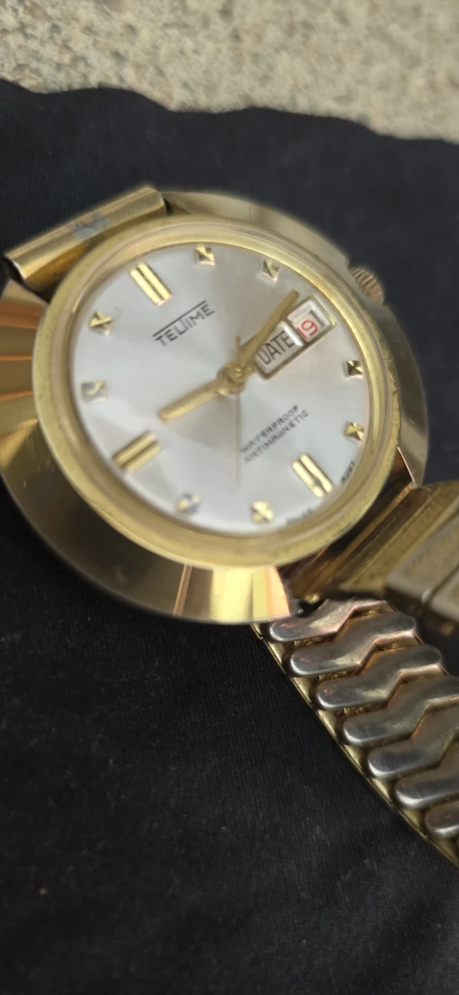 Vintage Teltime Gold-Tone Wristwatch ( U.F.O. Dial ) - photo 4