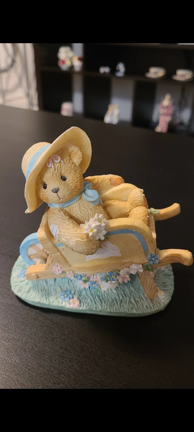 Cherished Teddies - Gathering the blooms of friendship