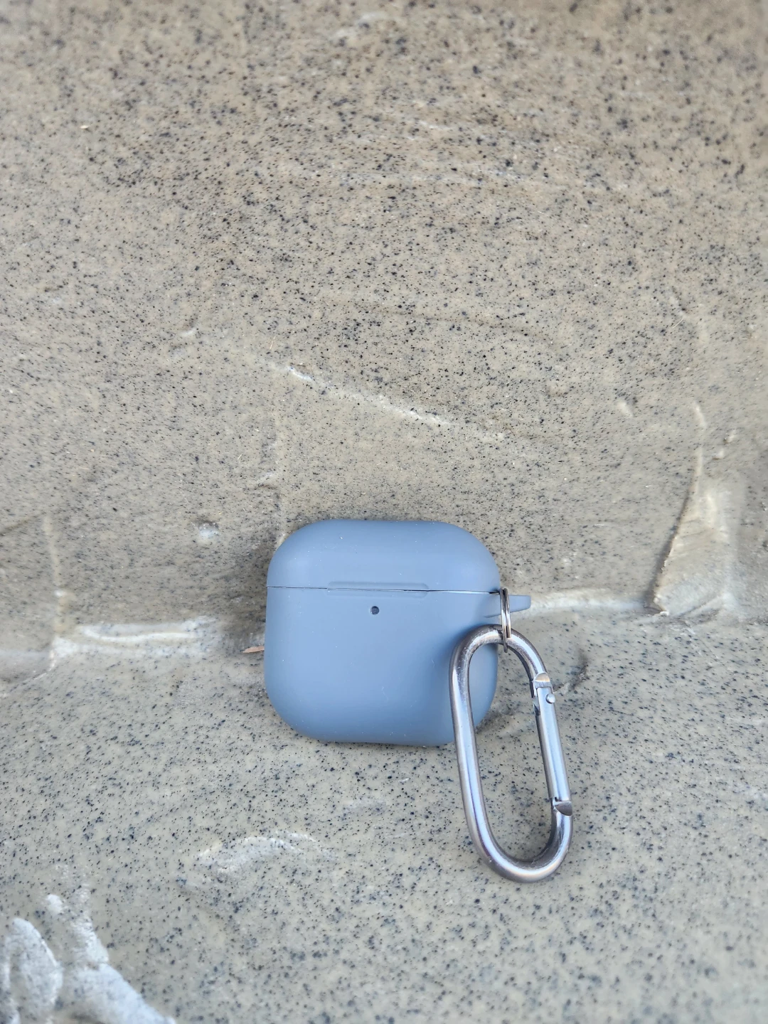 Airpods gen 3 with silicone case and key chain - photo 3
