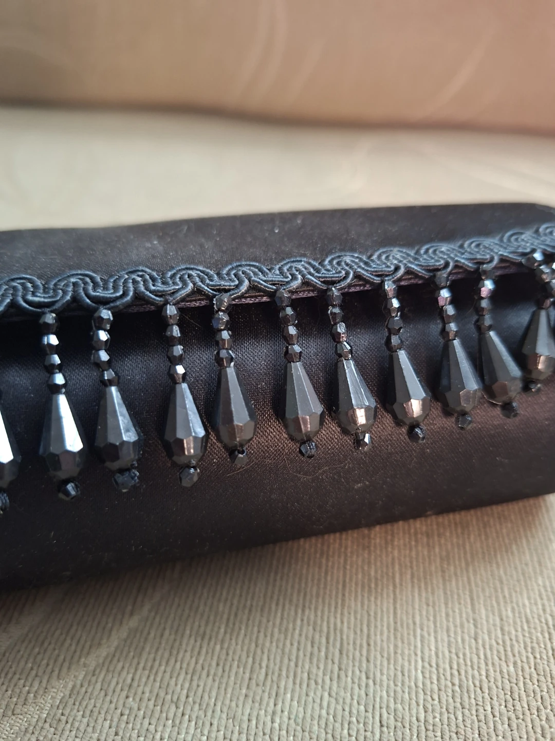 Black satin beaded  cosmetic case - photo 5