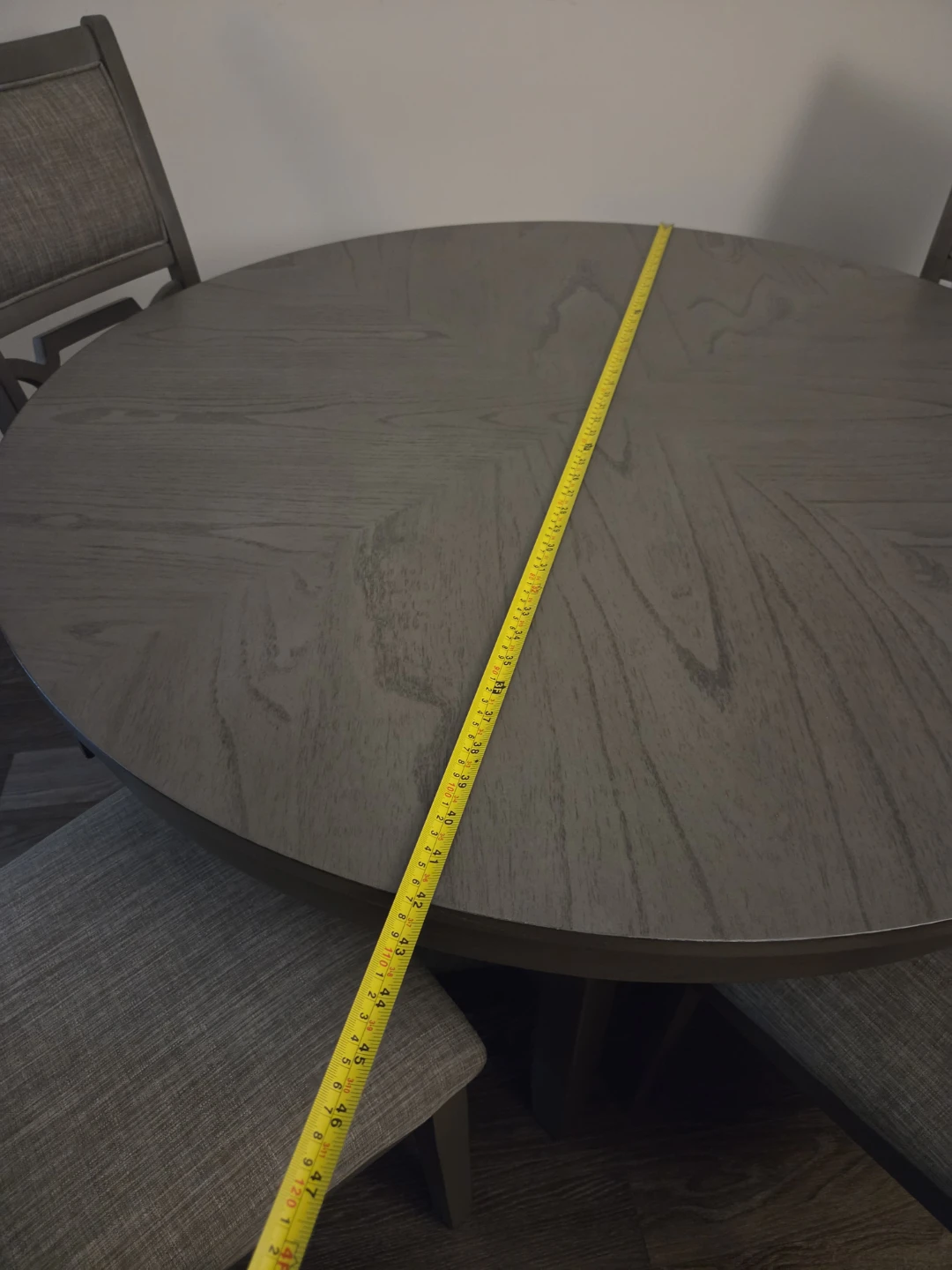 Round dining table and 4 chairs - photo 3
