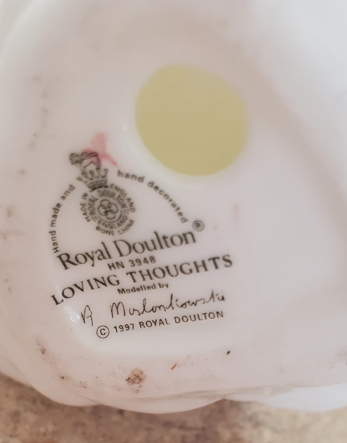 Royal Doulton Loving Thoughts Figurine HN 3948 - photo 3