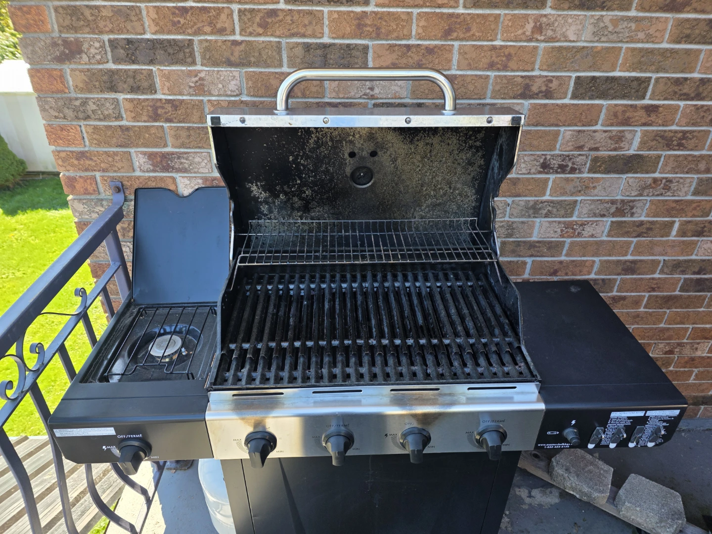 Master Chef 4-Burner Propane BBQ with Side Burner - photo 3