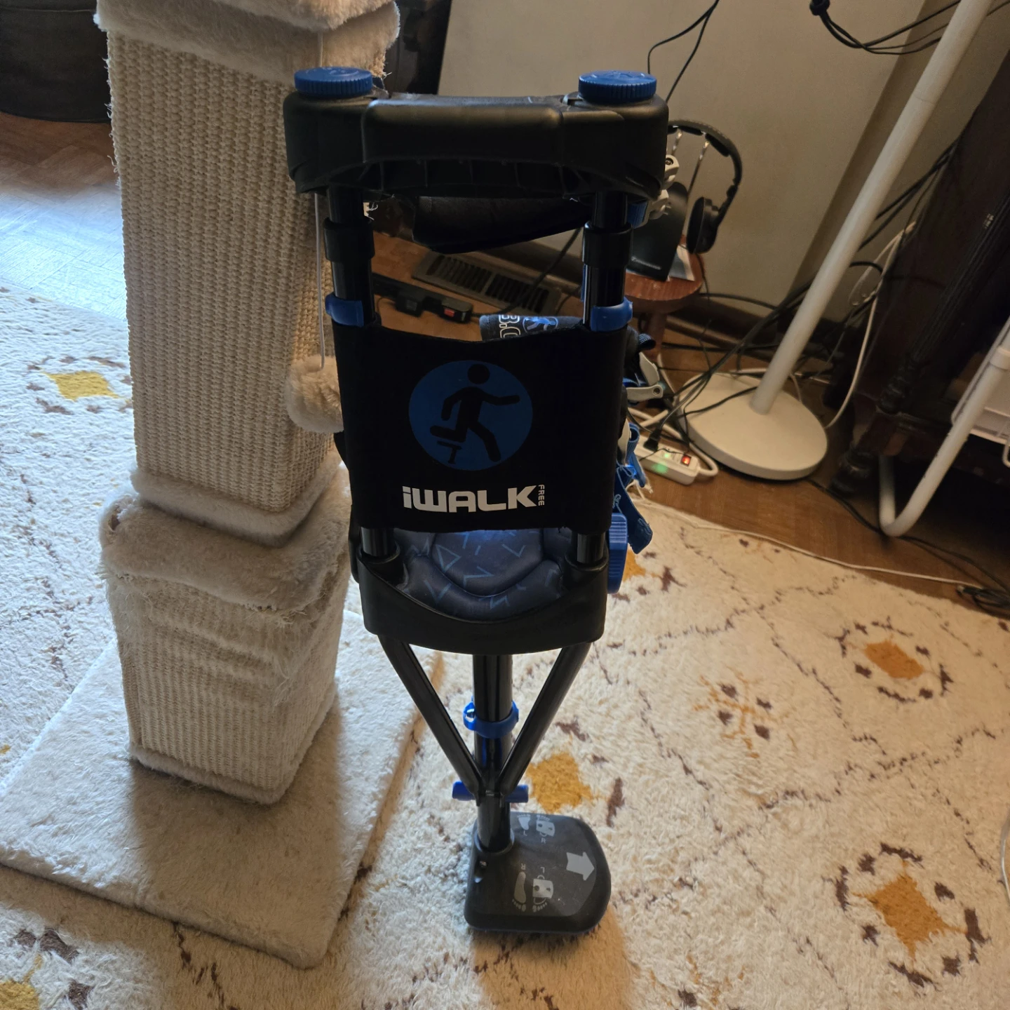 iWALKFree 3.0 Hands-Free Crutch