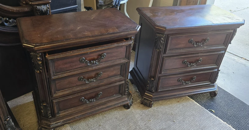 5pc King Traditional bedroom furniture set - photo 3