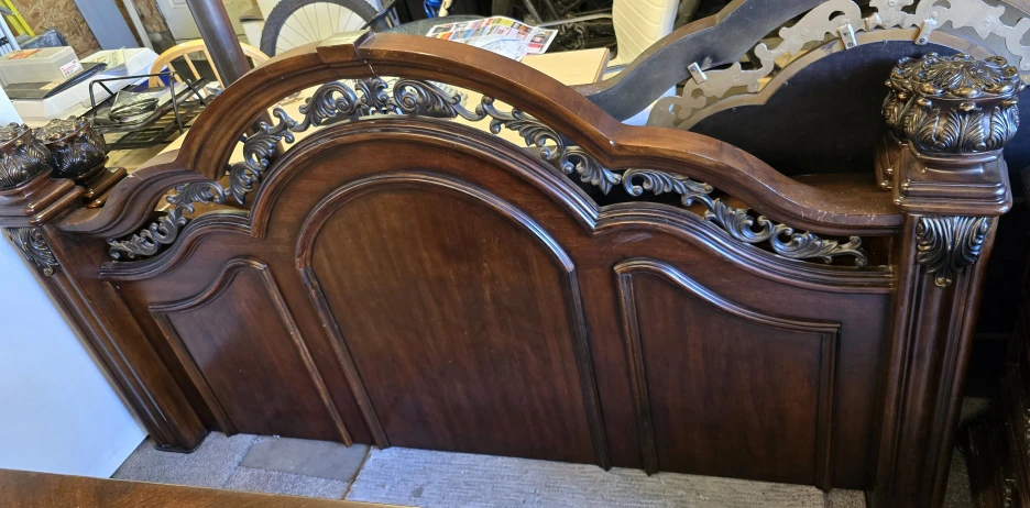 5pc King Traditional bedroom furniture set - photo 4