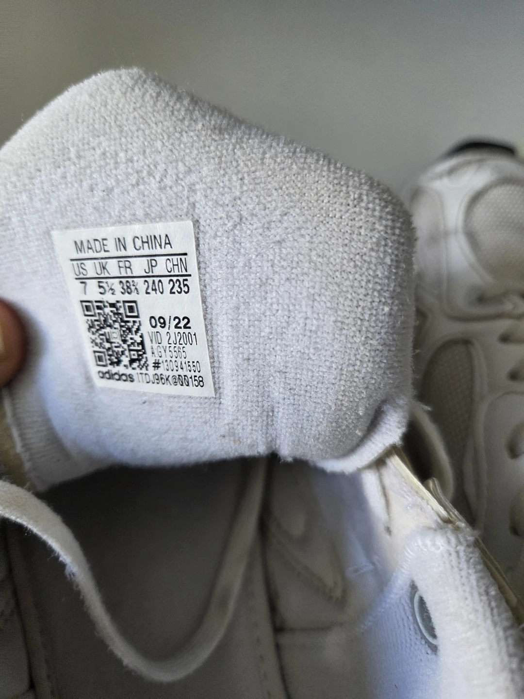 Adidas White Sneakers US Size 7 - photo 5