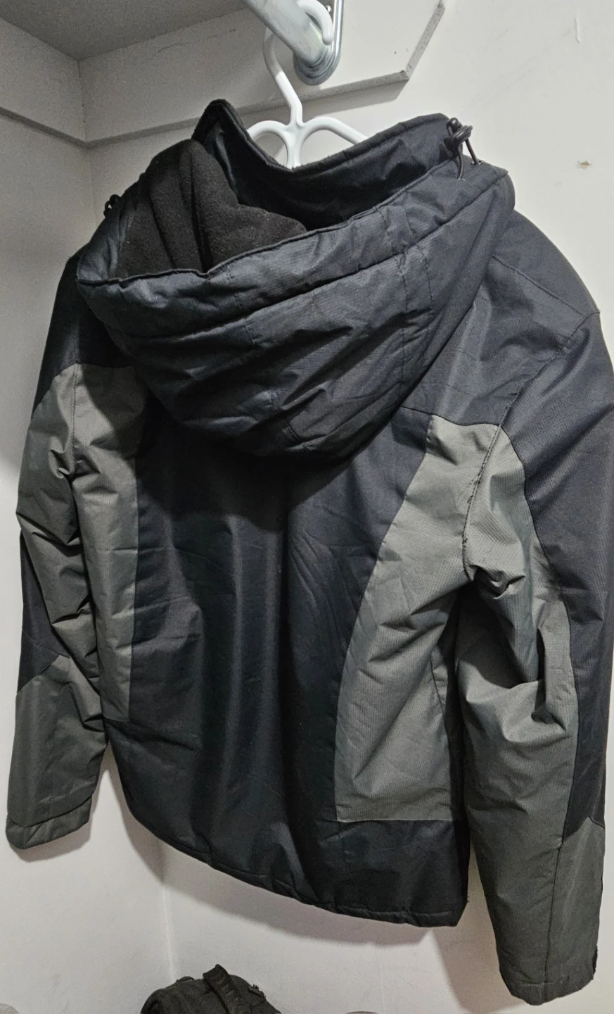 Men's Fall/Winter Jacket- Fleece Lined and Water Repellent - photo 2